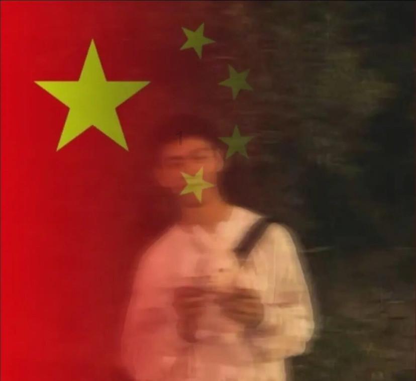 李连杰一家尼泊尔求佛被偶遇，62岁利智显苍老
